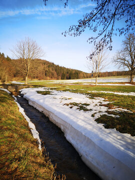 Schneeschmelze im Walbachtal bei Wolfsburg-Unkeroda