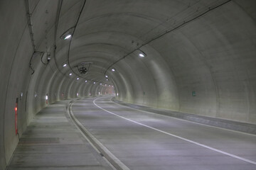 Clean and very long tunnnel tunnnel