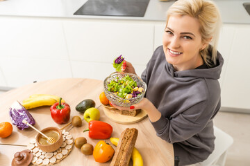 Beautiful pregnant woman smiling with vegetables healthy food in the kitchen. Healthy food concept