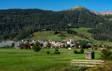 Fototapeta na wymiar Der Urlaubsort Ehrwald am Wettersteingebirge in Tirol