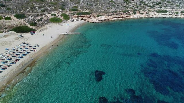 Mylopotas sur l'&icirc;le d'Ios dans les Cyclades en Gr&egrave;ce vue du ciel
