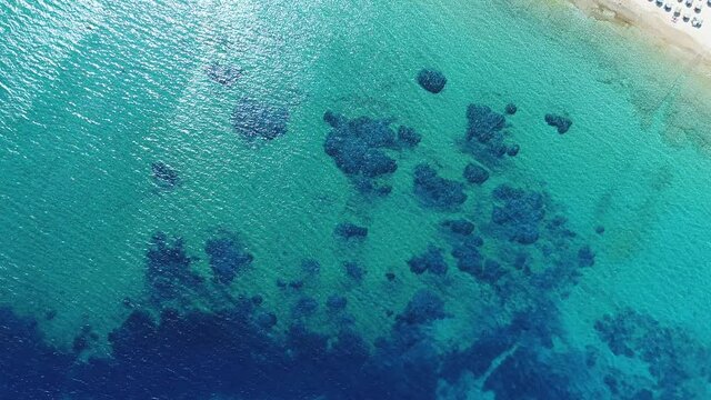 Mylopotas sur l'&icirc;le d'Ios dans les Cyclades en Gr&egrave;ce vue du ciel