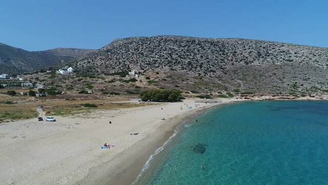 Mylopotas sur l'&icirc;le d'Ios dans les Cyclades en Gr&egrave;ce vue du ciel