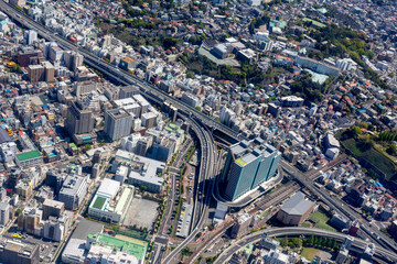 京浜東北線石川町駅付近を空撮
