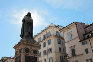 Fototapeta na wymiar Roma, Statua di Giordano Bruno a piazza campo de fiori