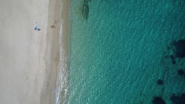 Mylopotas sur l'&icirc;le d'Ios dans les Cyclades en Gr&egrave;ce vue du ciel