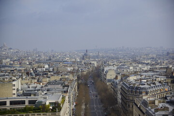 Blick über Paris im Smog 2016 vom Triumphbogen 