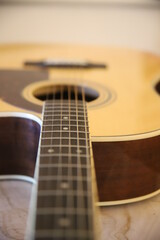 Fototapeta na wymiar Piękna gitara akustyczna gryf drewno struny gitarzysta