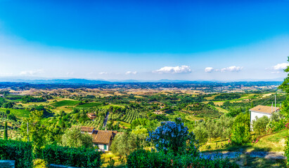 Von Volterra nach San Gimignano in der Toskana