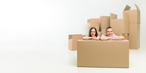 Fototapeta premium couple portrait on boxes 