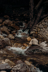 Cascada en Bariloche, piedras