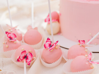 Cupcake with frosting, pink candy, cake in a bowl