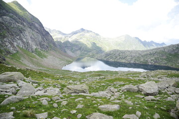 Fototapeta na wymiar Panorama zwischen Langsee und Milchsee, Seeen der Spronser Seen, hochalpine Bergseen in der Texelgruppe in Südtirol