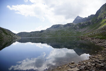 Fototapeta na wymiar Panorama um den Langsee von den Spronser Seen, hochalpine Bergseen in der Texelgruppe in Südtirol