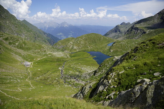 Oberkaser Alm mit Panorama am Meraner H&ouml;henweg in S&uuml;dtirol