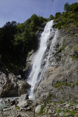 Fototapeta na wymiar Wasserfall und Flusslauf am Wanderweg zum Katharinenberg, Südtirol