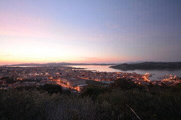 Fototapeta premium Tramonto sulle isole dell'Arcipelago di La Maddalena