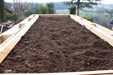 DYJ Hochbeet mit Paletten selber bauen.