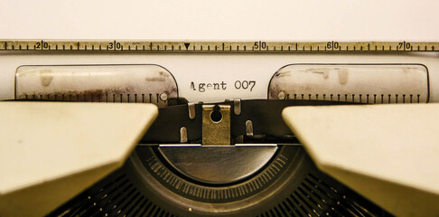 The word Agent 007, written on the typewriter