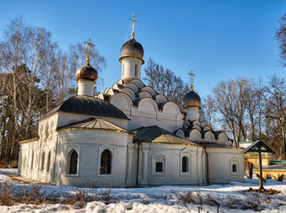 Fototapeta na wymiar Moscow, Russia - 03.29.2021: Archangelskoe park. Archangel's Michael orthodox church of 17th century