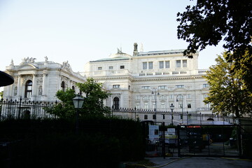 Opernhaus der Wiener Staatsoper von der Seite