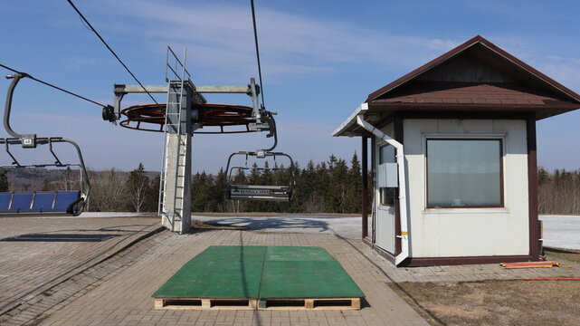 ski lift upper station with seats motion