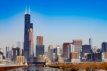 Obraz premium Skyline of the city of Chicago with the river