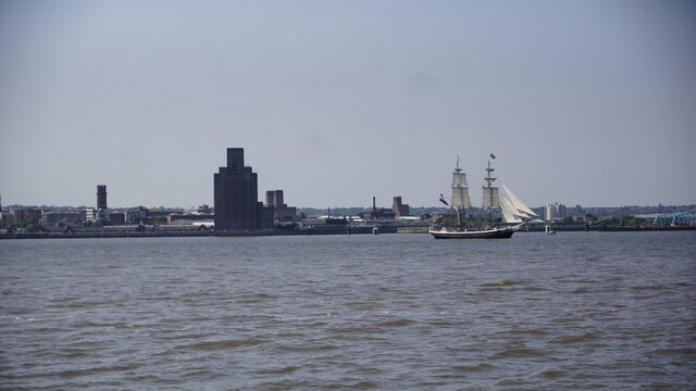 Segelschiffe in der Bucht von Liverpool