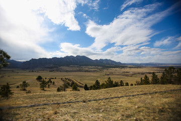 Fototapeta na wymiar Mountain and prairie views 