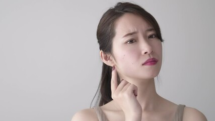 美容 ビューティー 頬を触る女性 Wall Mural Wallpaper Murals Polkadot