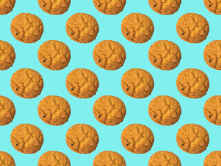 A seamless pattern of fresh cookies with chocolate chips.