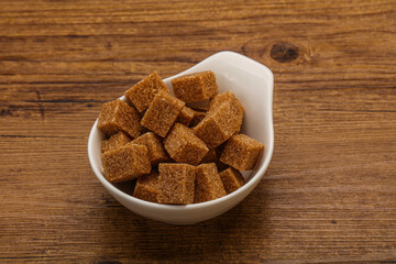 Cane sugar cubs in the bowl
