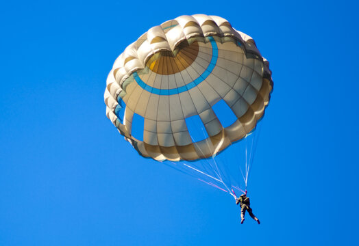 Parachutiste militaire 