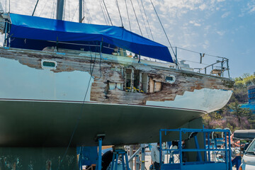 Sailboat with hole in side hull