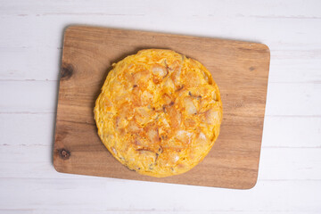 Shooting audiovisual content Traditional spanish omelette with potatoes and onion.