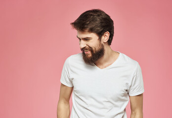 Obraz premium Energetic man on pink background fun cropped view
