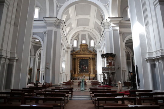 Napoli - Transetto della Basilica Santa Maria alla Sanit&agrave;