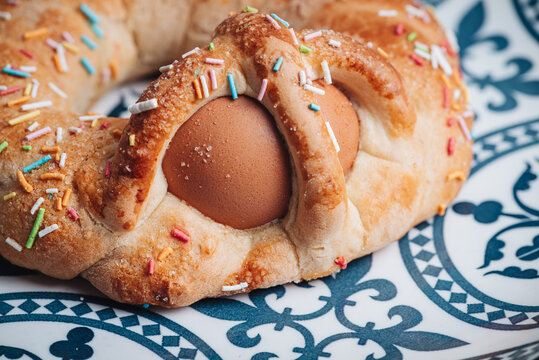 Scarcella, a traditional Apulian pastry for Easter