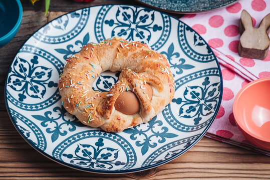 Scarcella, a traditional Apulian pastry for Easter