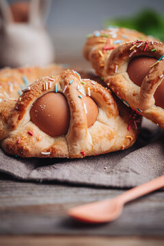 Scarcella, a traditional Apulian pastry for Easter