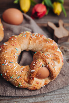 Scarcella, a traditional Apulian pastry for Easter