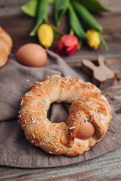 Scarcella, a traditional Apulian pastry for Easter