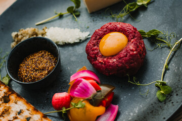 tatar na talerzu z jajkiem, polish tatar egg, Beef tatare with egg, Tatar z polędwicy wołowej, polish tatar on a plate, polish meat tatar, tatar z jajkiem, jajko z taterem, polish food, polski tatar © Silesia