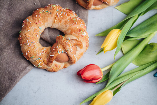 Scarcella, a traditional Apulian pastry for Easter