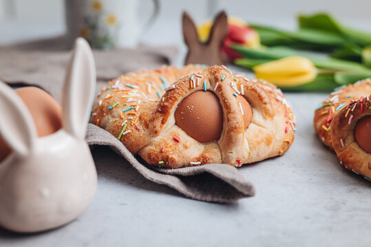 Scarcella, a traditional Apulian pastry for Easter