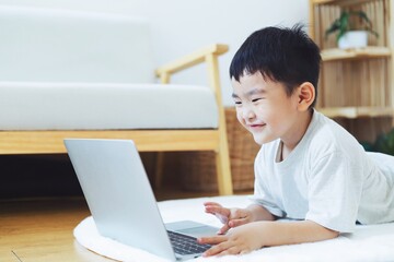 child using laptop