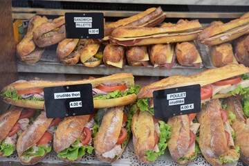Sandwichs variés en vitrine