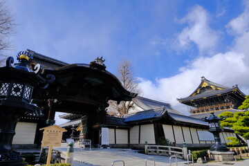 古都京都の観光名所　東本願寺の阿弥陀堂門と御影堂門