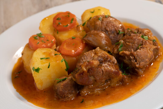 Recette de navarin d'agneau aux pommes de terre et carottes