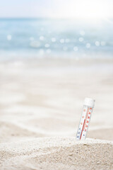 Summer beach thermometer and free space for your tekst